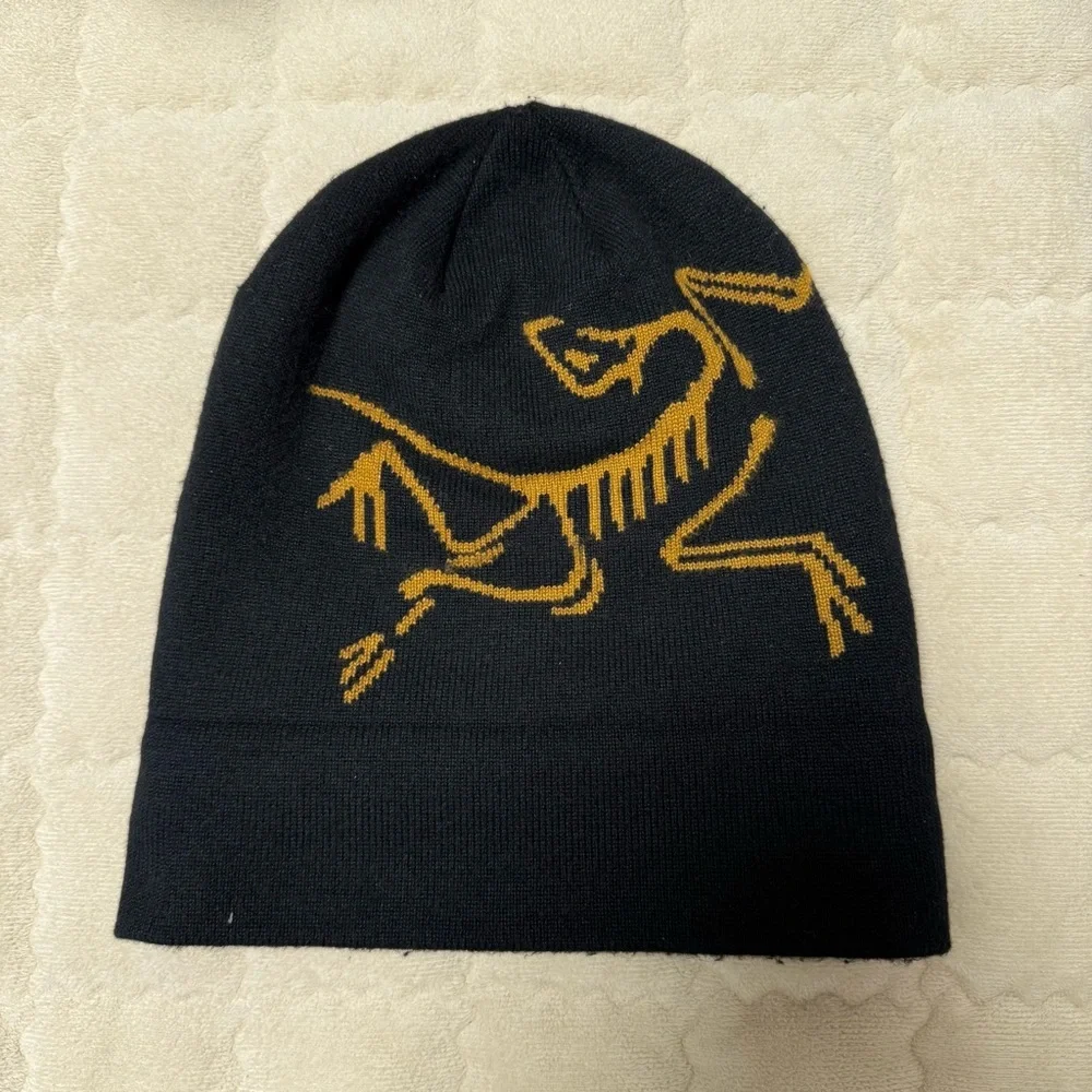 FW24 Arcteryx word toque beanie hat